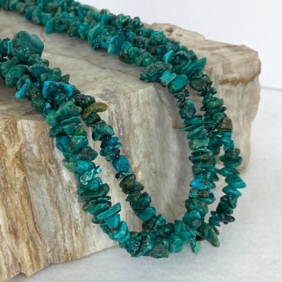 Triple Strand Blue Green Beaded Dyed Turquoise Chip 18" Necklace Toggle Closure - Picture 4 of 16